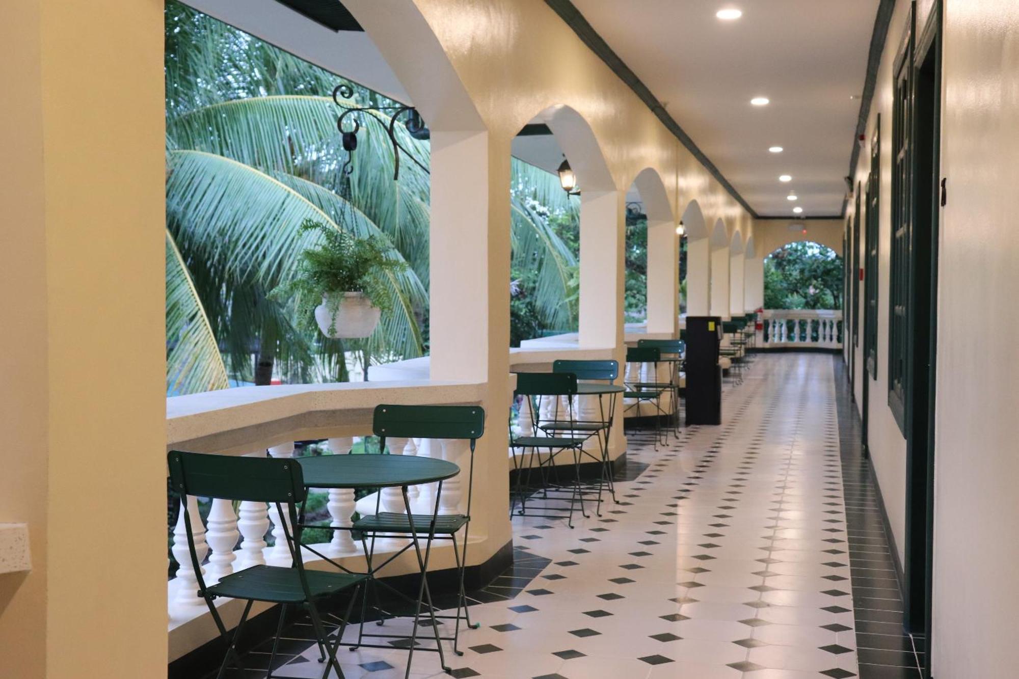 La Planta Hotel And Restaurant, Inc. Bais Exterior foto