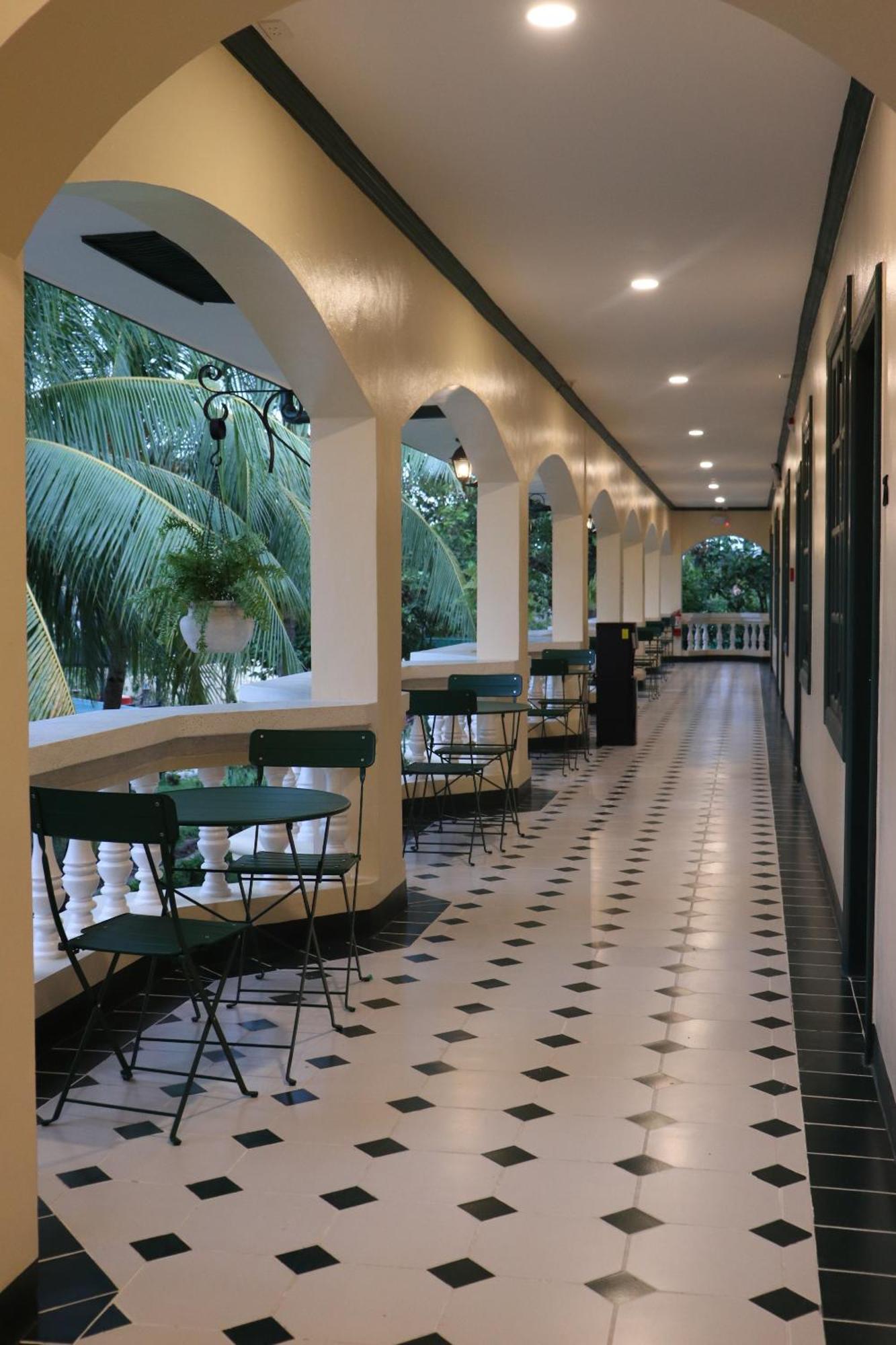 La Planta Hotel And Restaurant, Inc. Bais Exterior foto