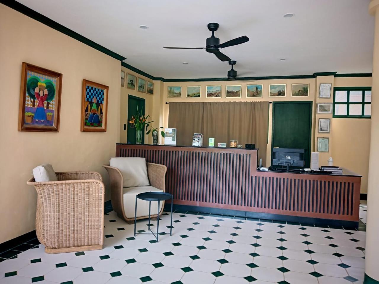 La Planta Hotel And Restaurant, Inc. Bais Exterior foto